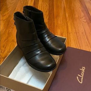 clarks christine tilt boot